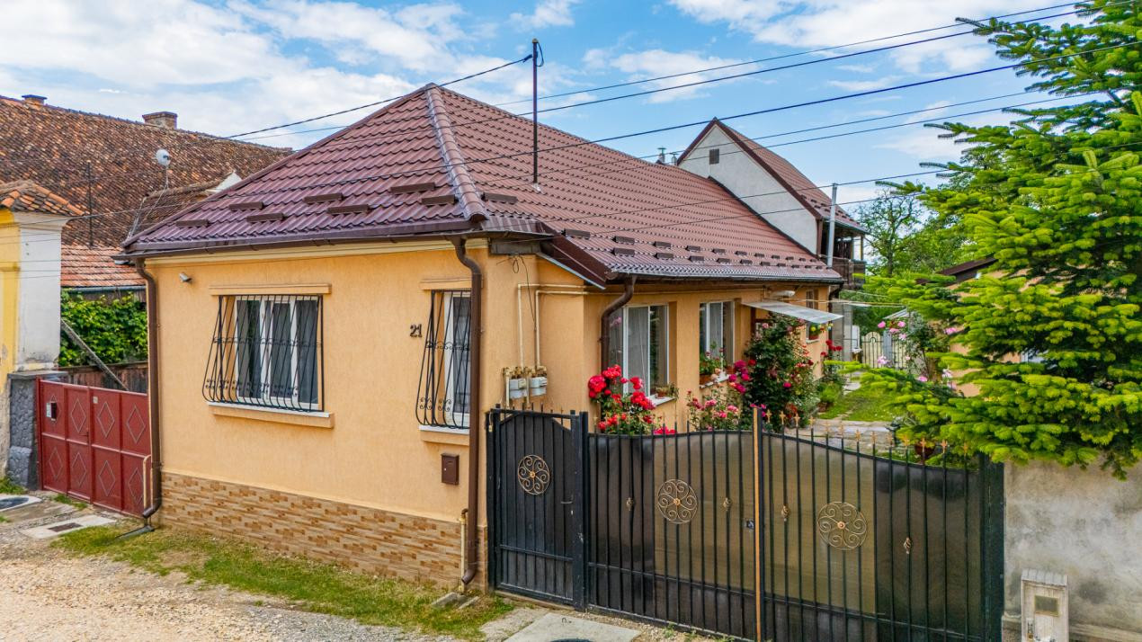 Cernatu, casă cu teren de 1000 mp
