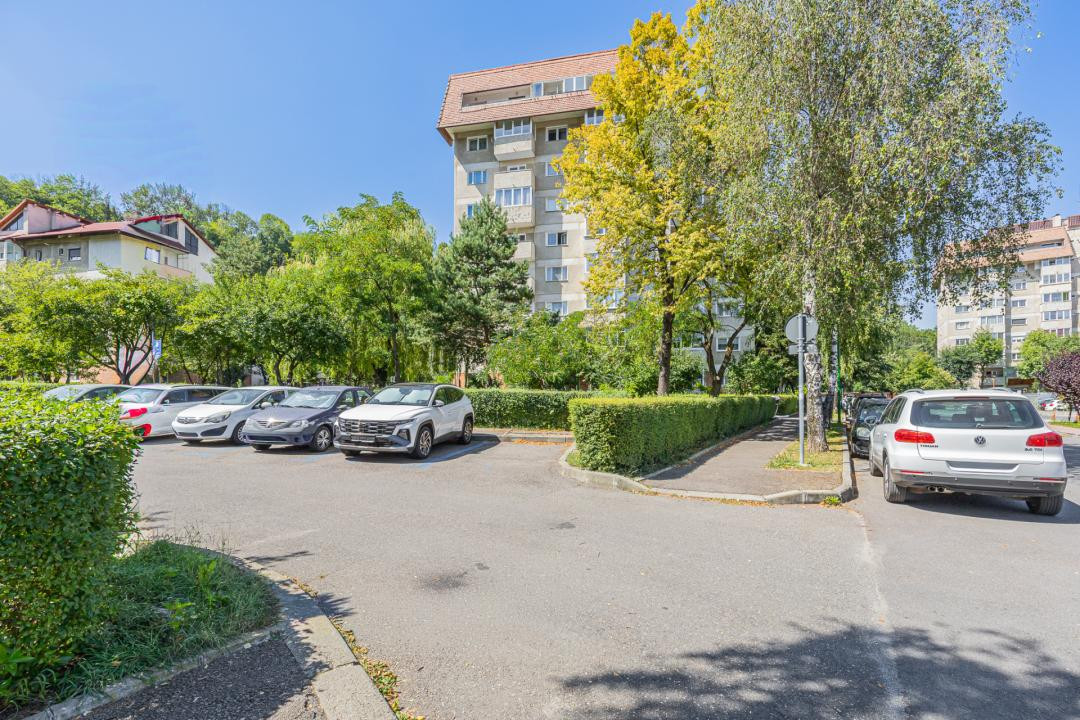 Apartament 3 camere, structură generoasă, Răcădău - Penny
