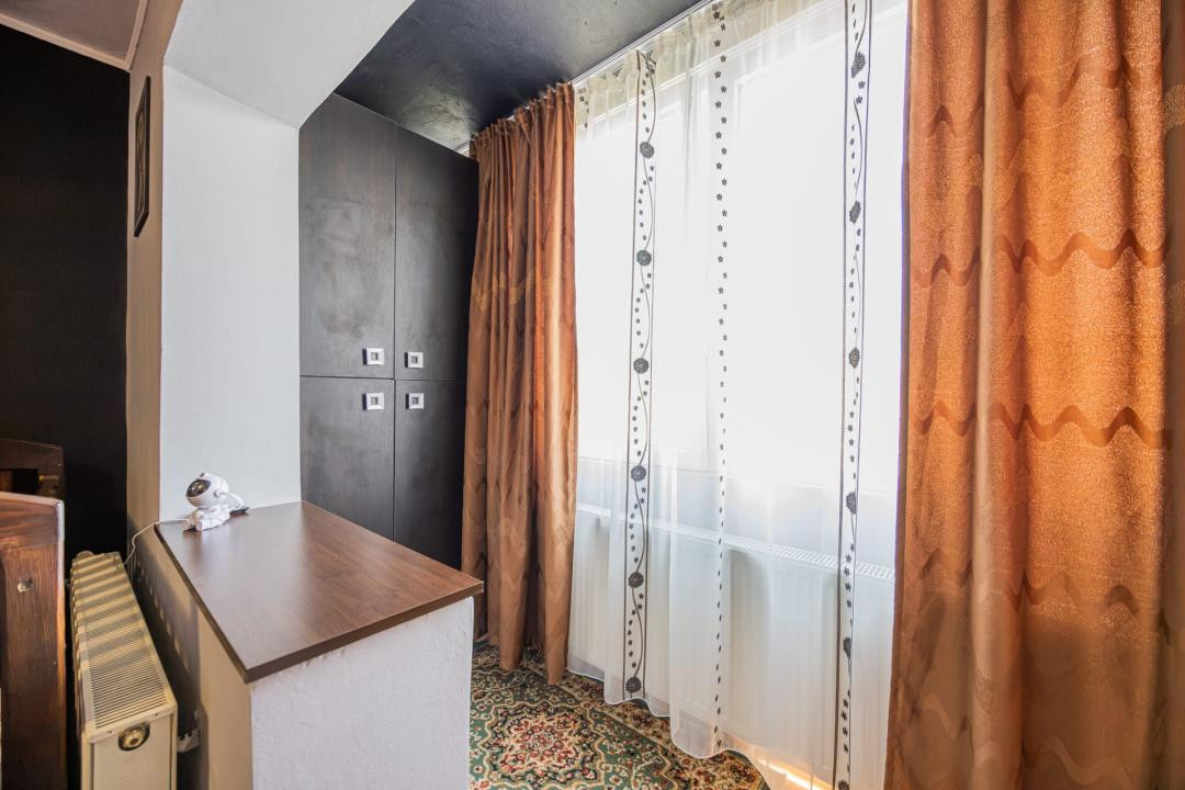 Apartament 2 camere,decomandat-Zona Tractorul