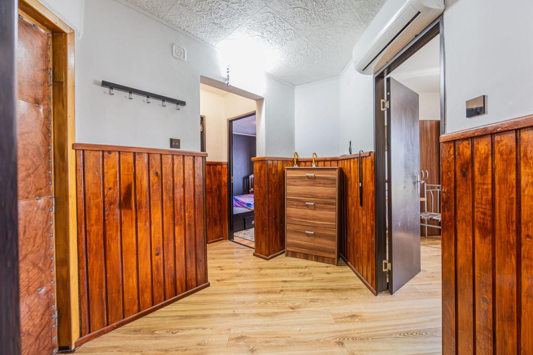 Apartament 2 camere,decomandat-Zona Tractorul