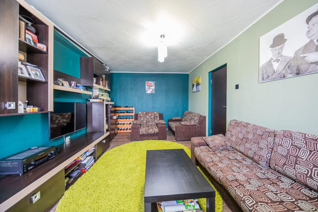 Apartament 2 camere,decomandat-Zona Tractorul