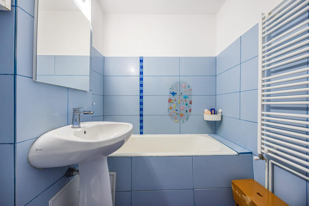 Apartament 2 camere,decomandat-Zona Tractorul