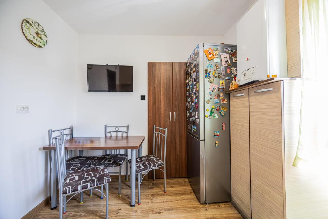 Apartament 2 camere,decomandat-Zona Tractorul