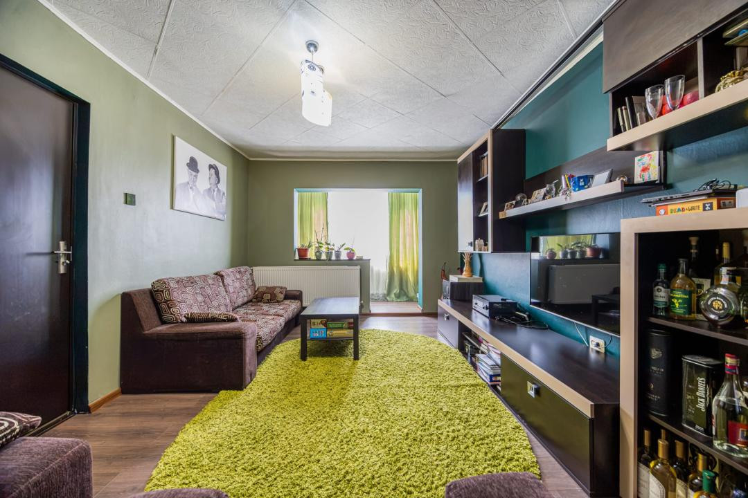Apartament 2 camere,decomandat-Zona Tractorul