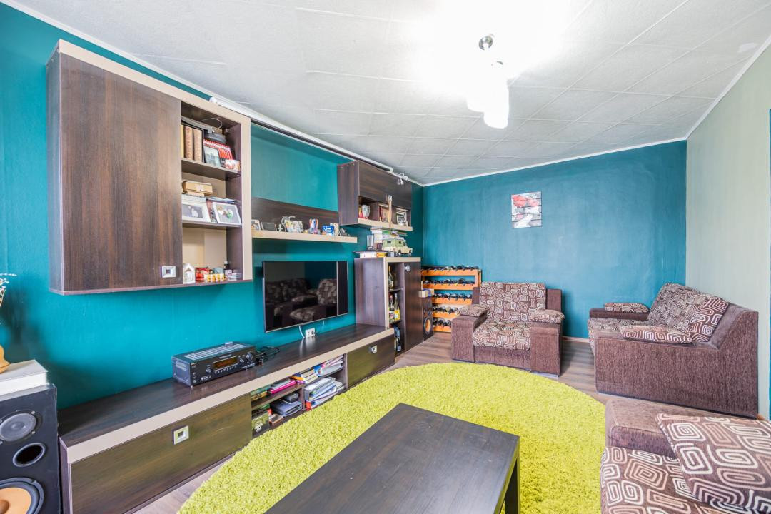 Apartament 2 camere,decomandat-Zona Tractorul