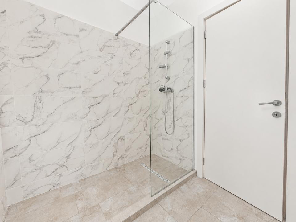 Apartament - 3 camere, bloc nou  Stupini