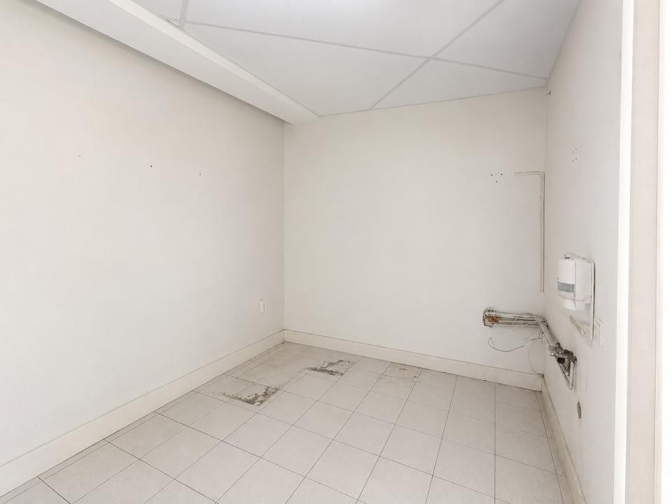 SPAȚIU COMERCIAL | 44 MP | SUPRAFAȚĂ VITRATĂ 5 ML | Scriitorilor