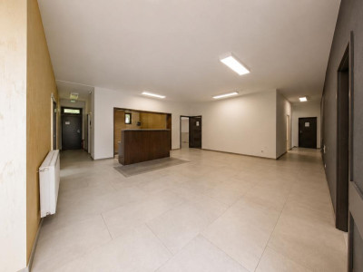 Spațiu comercial de închiriat, zona centrala, vitrina