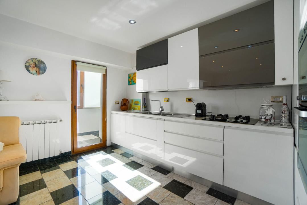 Apartament generos cu 3 camere, la intrarea în Răcădău