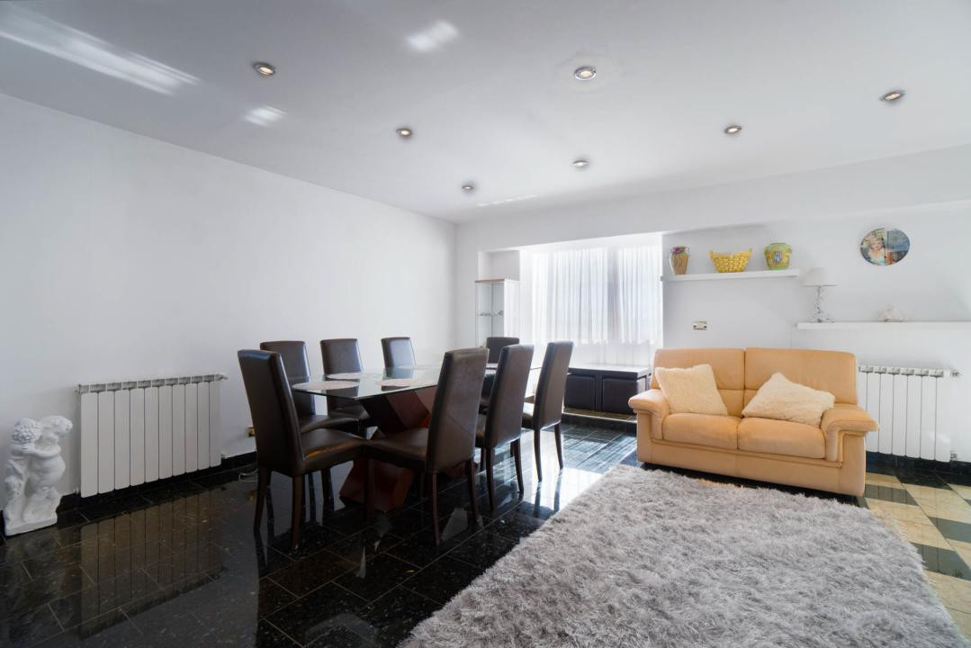 Apartament generos cu 3 camere, la intrarea în Răcădău
