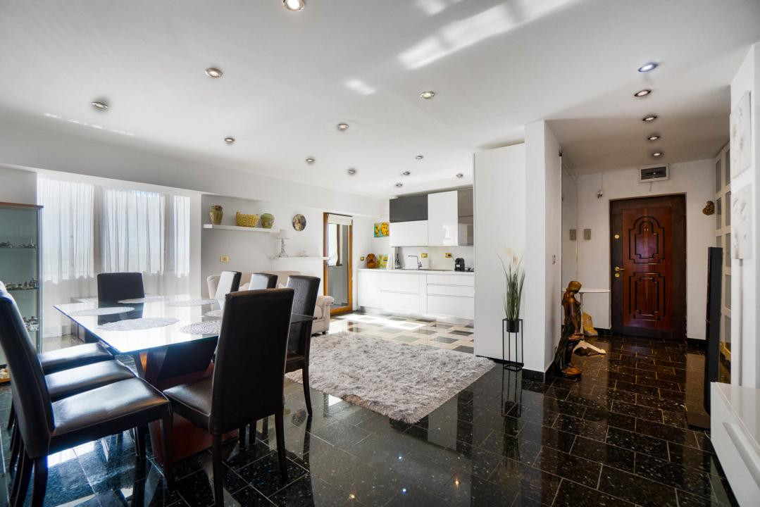 Apartament generos cu 3 camere, la intrarea în Răcădău