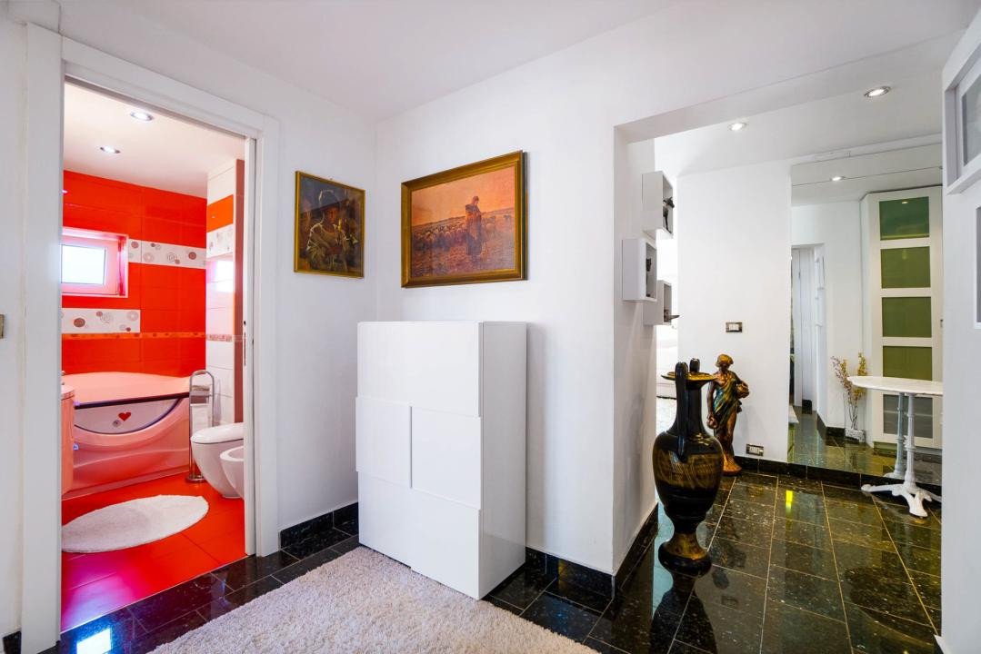 Apartament generos cu 3 camere, la intrarea în Răcădău