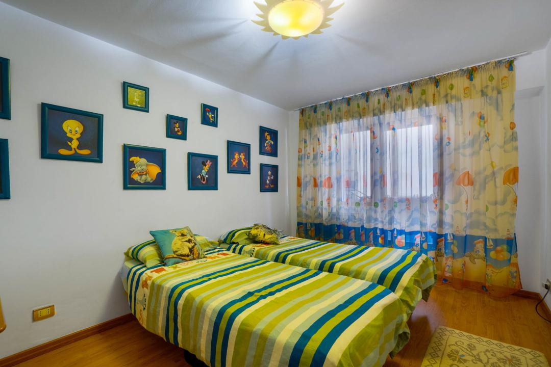 Apartament generos cu 3 camere, la intrarea în Răcădău