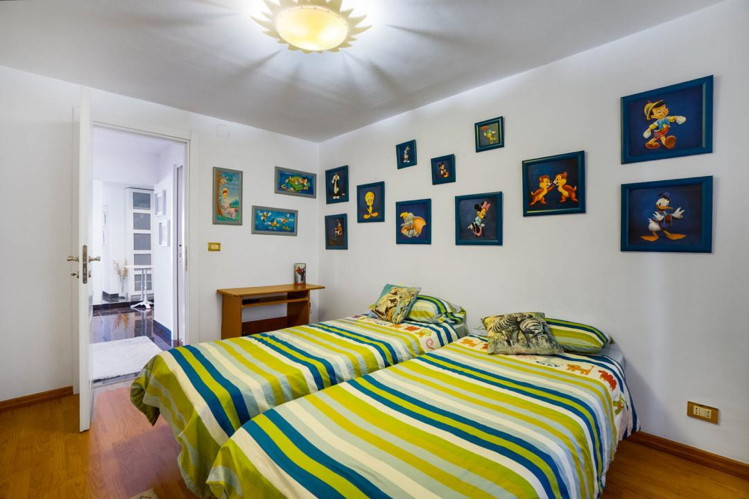 Apartament generos cu 3 camere, la intrarea în Răcădău