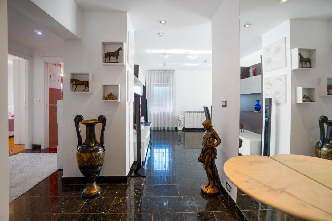 Apartament generos cu 3 camere, la intrarea în Răcădău