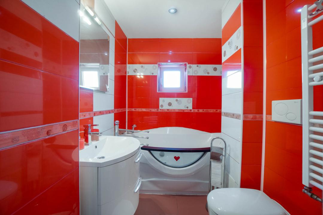 Apartament generos cu 3 camere, la intrarea în Răcădău
