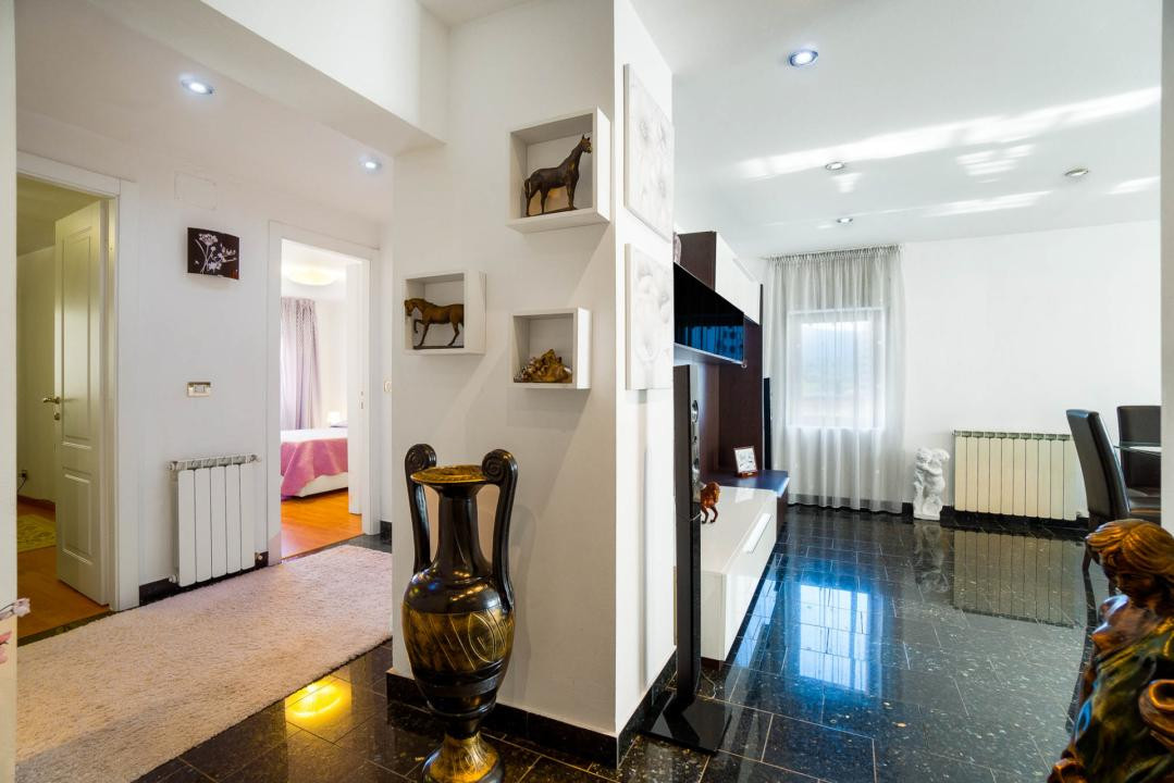 Apartament generos cu 3 camere, la intrarea în Răcădău