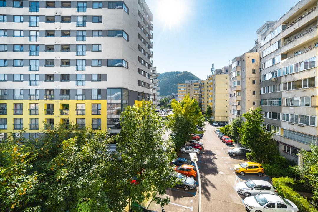 Apartament generos cu 3 camere, la intrarea în Răcădău