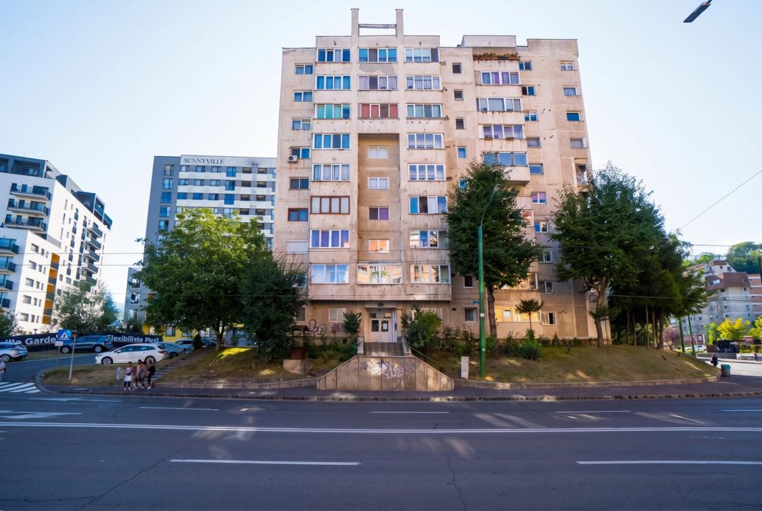 Apartament generos cu 3 camere, la intrarea în Răcădău