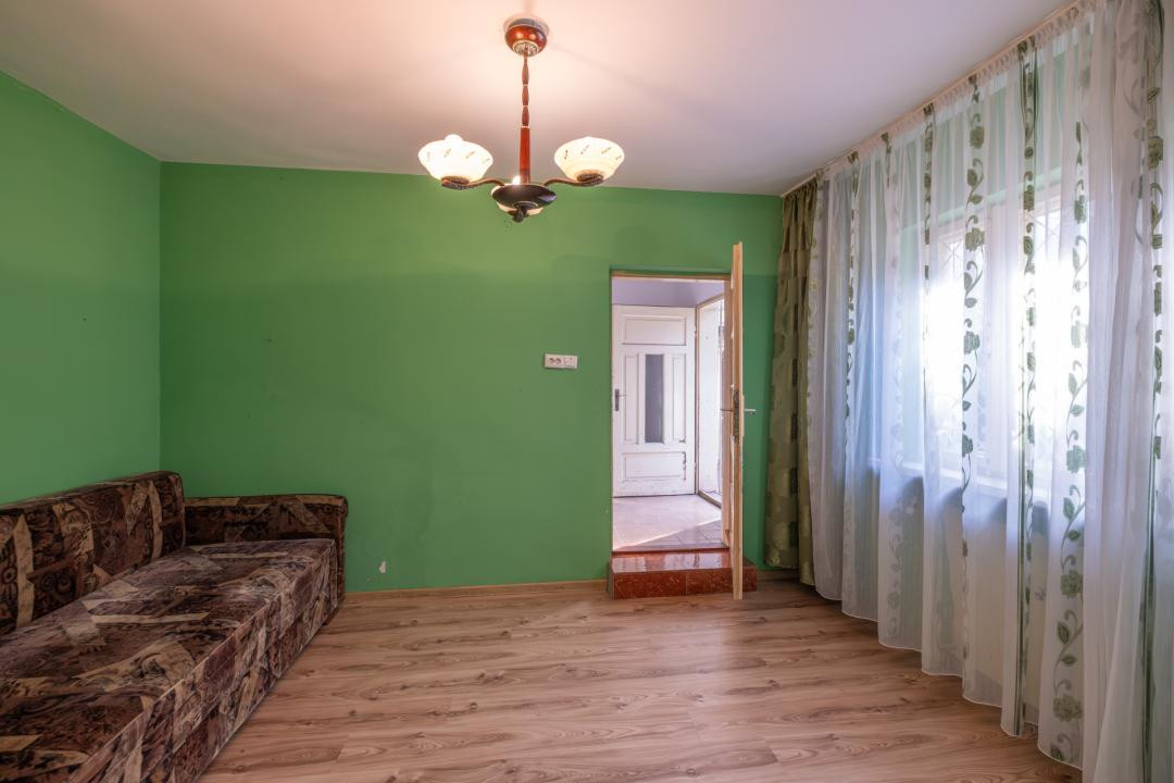 Casă din cărămidă, cu garaj și curte proprie – zona centrală Constanța