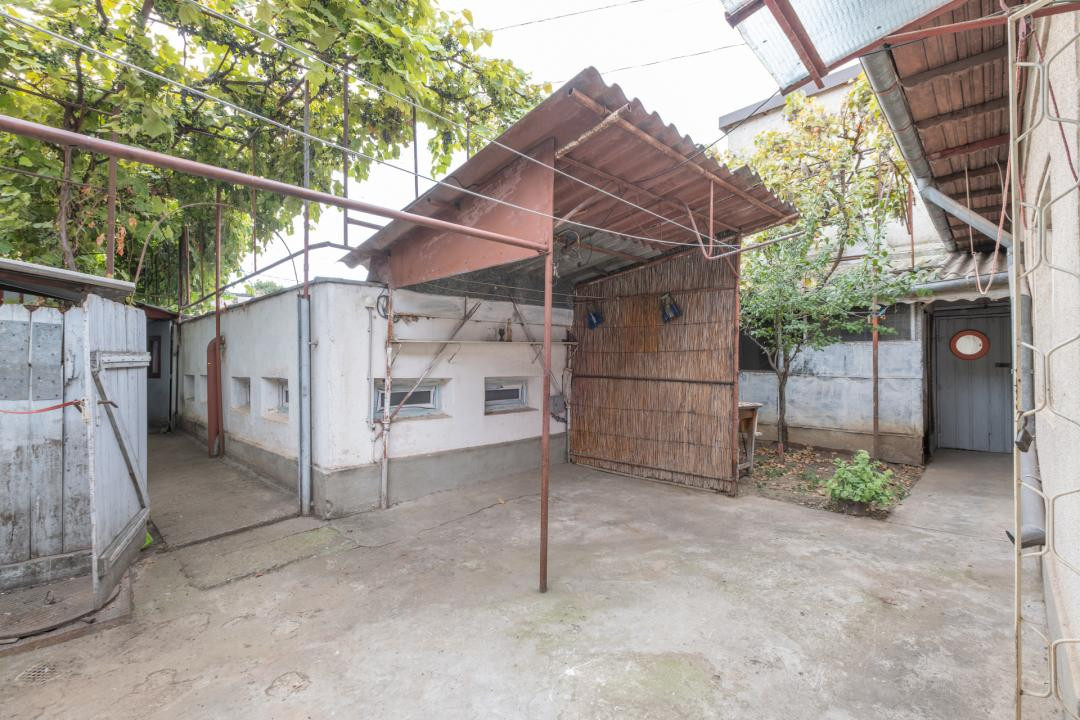Casă din cărămidă, cu garaj și curte proprie – zona centrală Constanța