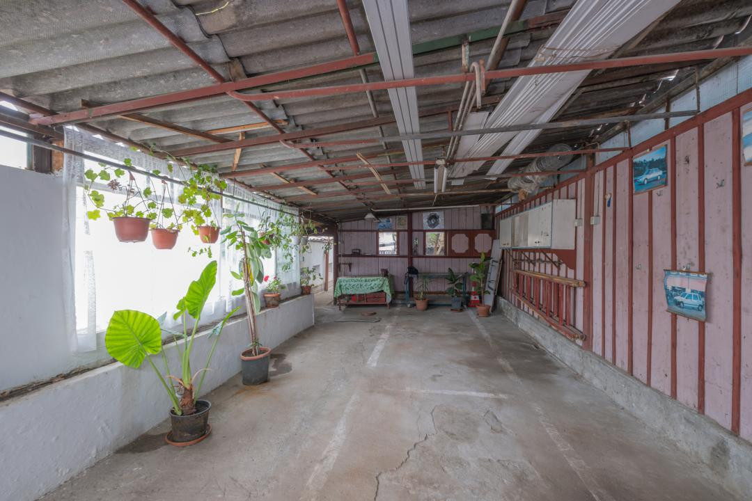 Casă din cărămidă, cu garaj și curte proprie – zona centrală Constanța