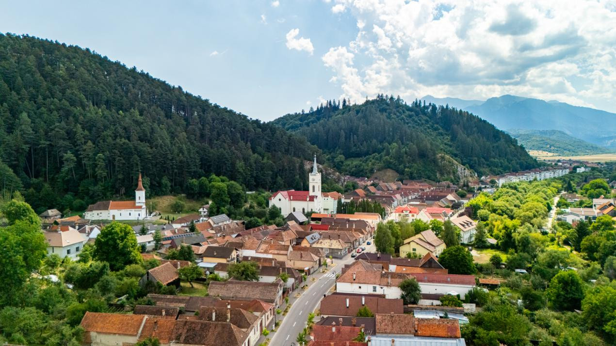 Casa cu 896 mp teren cu proiect autorizat | 4 apartamente + casă | Râșnov