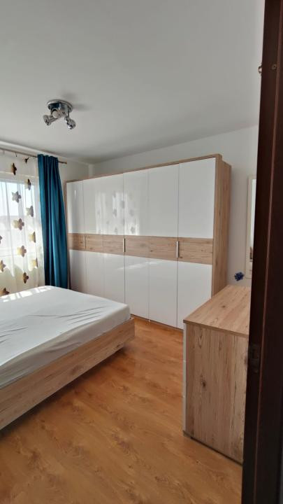 Apartament cu 3 camere de închiriat – Vasile Aaron, mobilat, bloc cu lift