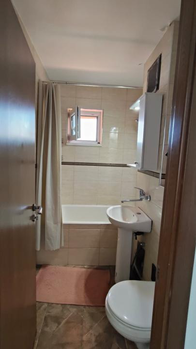 Apartament cu 3 camere de închiriat – Vasile Aaron, mobilat, bloc cu lift
