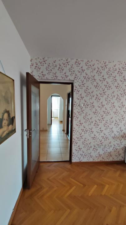Apartament cu 3 camere de închiriat – Vasile Aaron, mobilat, bloc cu lift