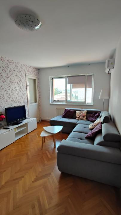 Apartament cu 3 camere de închiriat – Vasile Aaron, mobilat, bloc cu lift