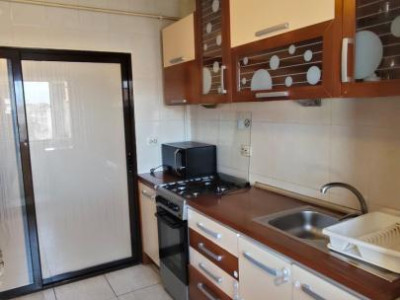 Apartament cu 3 camere de închiriat – Vasile Aaron, mobilat, bloc cu lift
