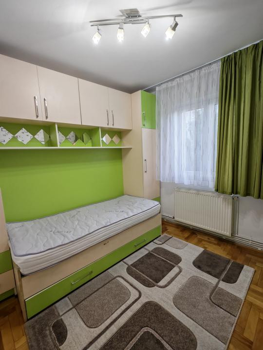 Apartament 3 camere de închiriat — zona B-dul Gării