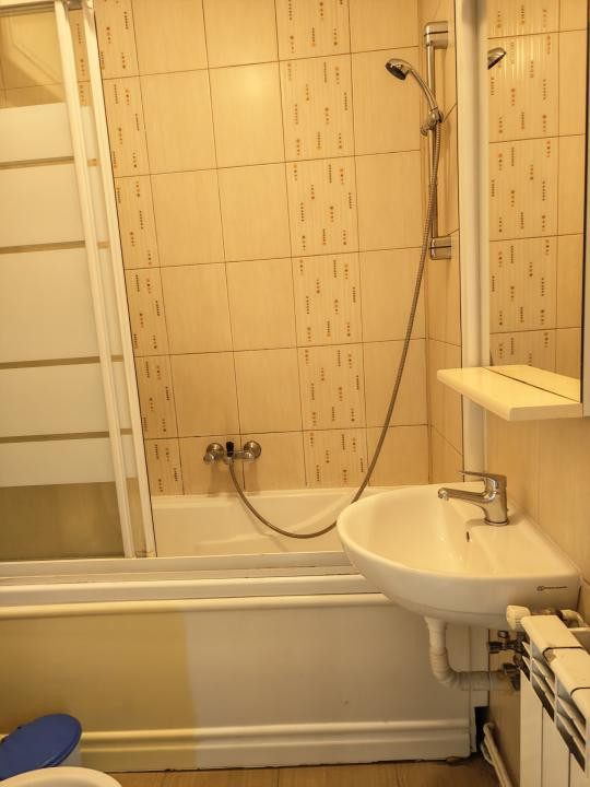 Apartament 3 camere de închiriat — zona B-dul Gării