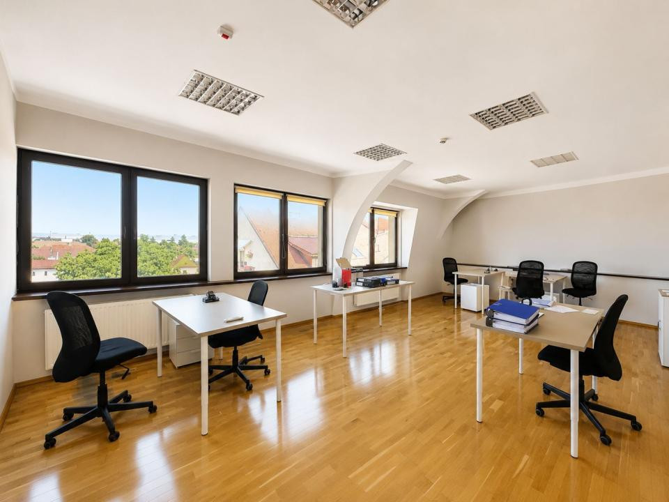 SPAȚIU BIROURI | 44,50 MP | MANSARDĂ | Zonă Centrală