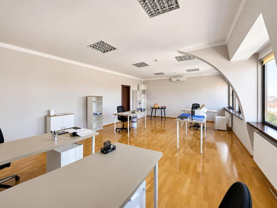 SPAȚIU BIROURI | 44,50 MP | MANSARDĂ | Zonă Centrală