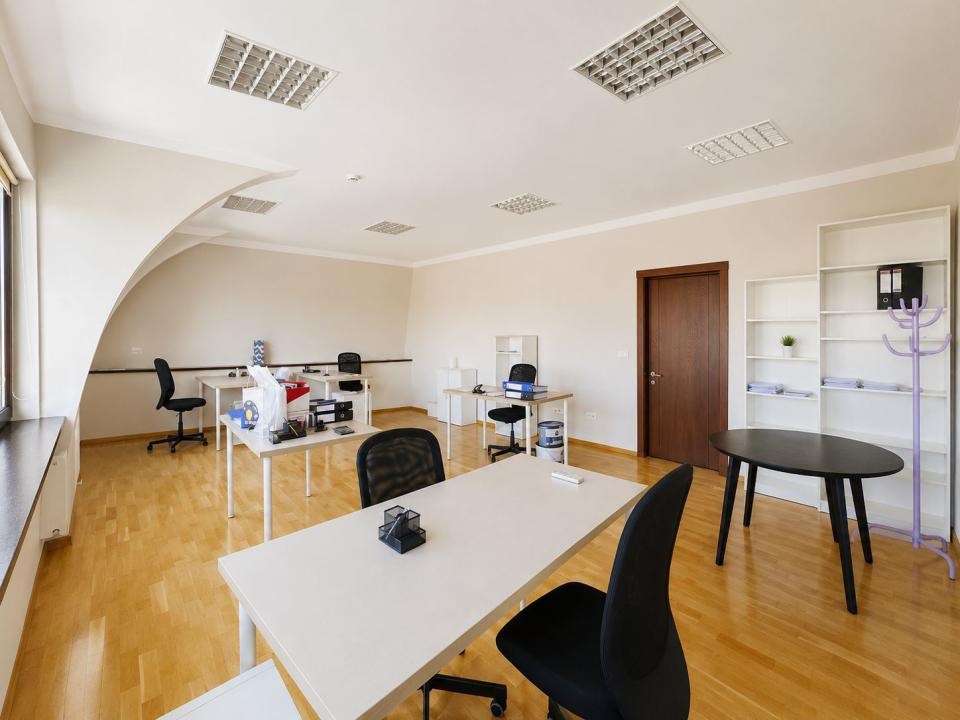 SPAȚIU BIROURI | 44,50 MP | MANSARDĂ | Zonă Centrală