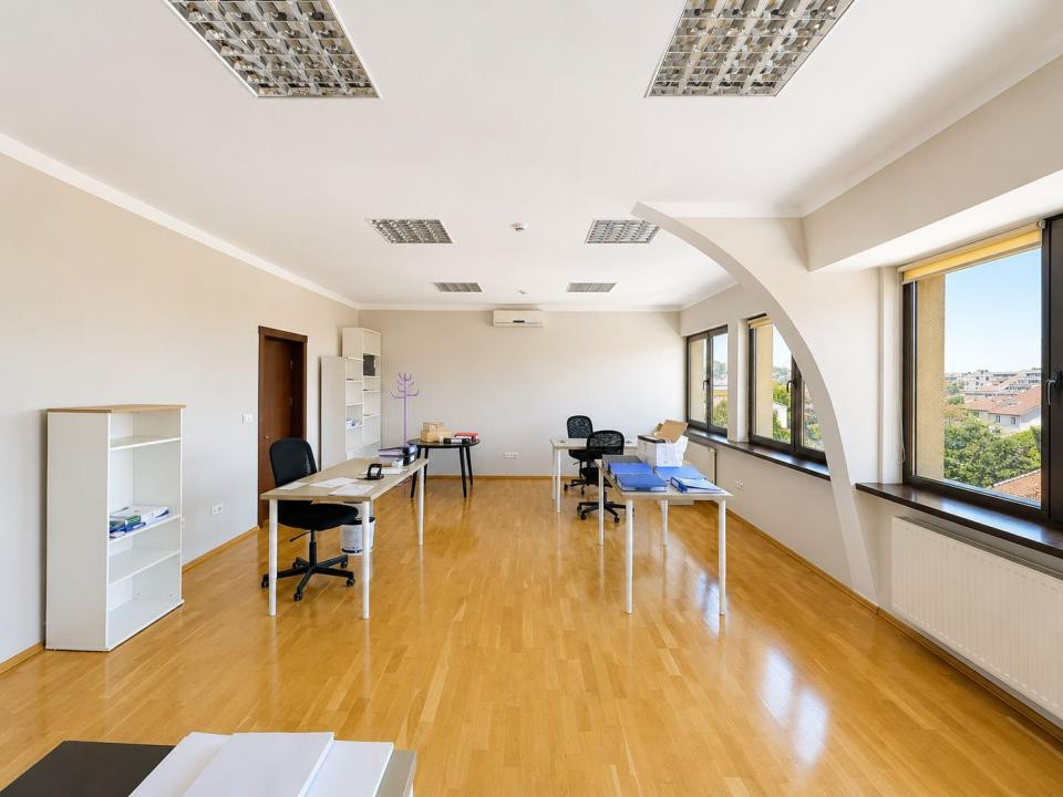 SPAȚIU BIROURI | 44,50 MP | MANSARDĂ | Zonă Centrală