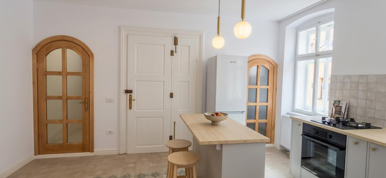 Închiriere apartament 2 camere, mobilat și utilat, Central Brasov