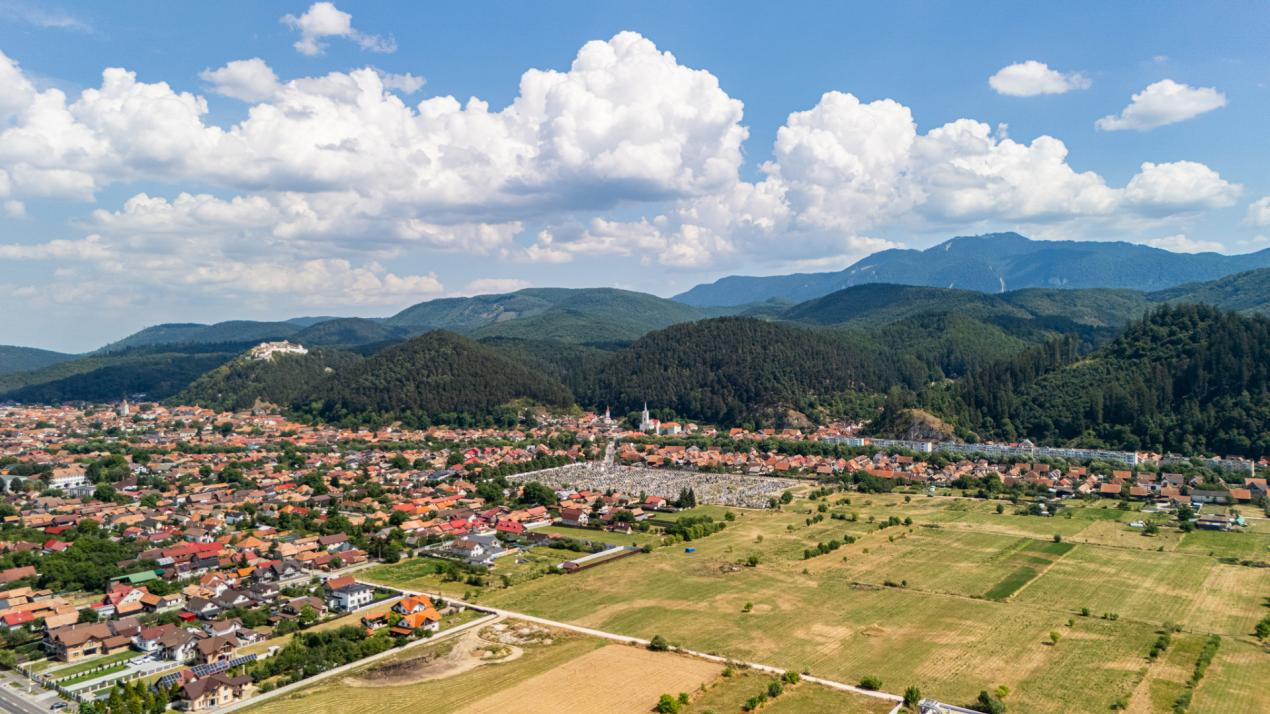 Teren intravilan 786 mp | Toate utilitățile | Studiu de fezabilitate | Râșnov