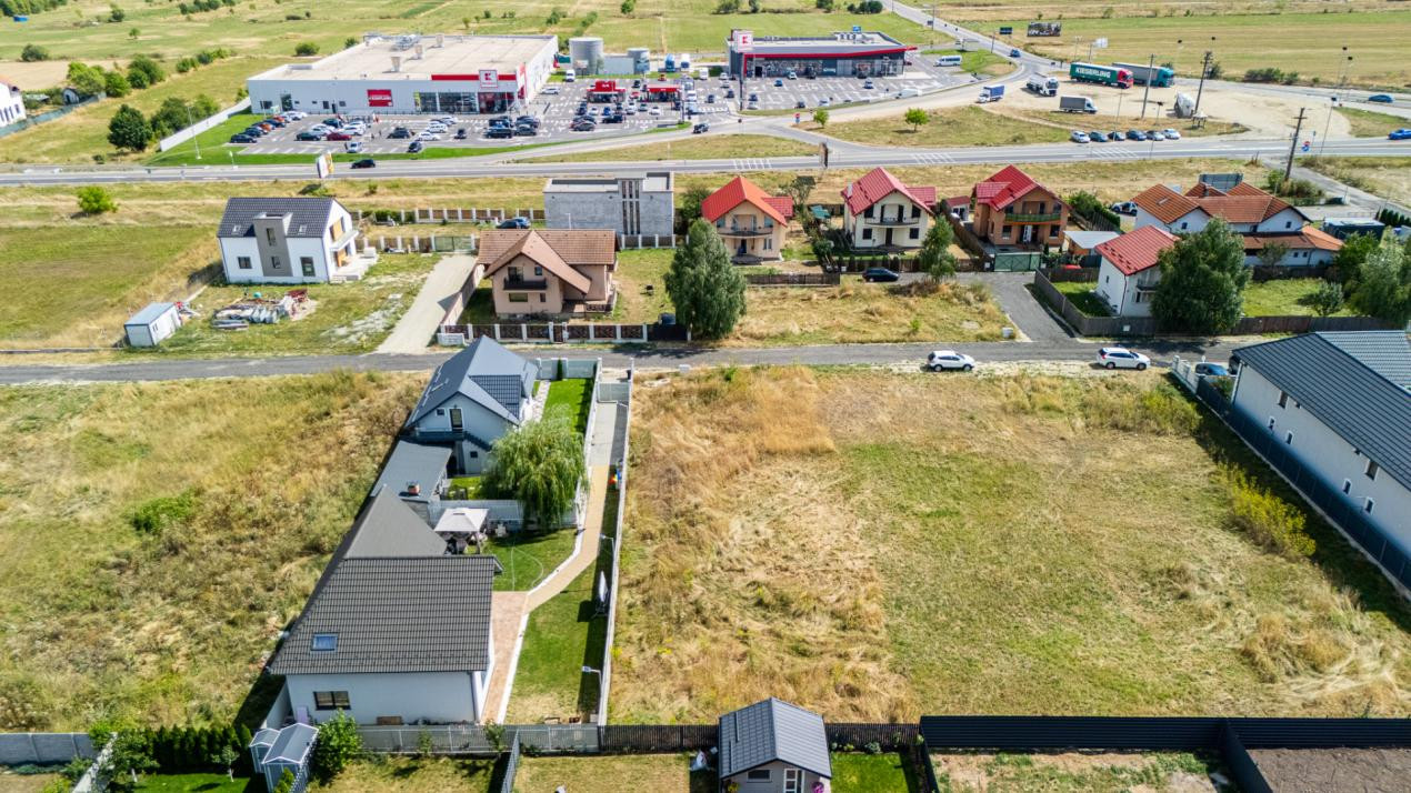Teren intravilan 786 mp | Toate utilitățile | Studiu de fezabilitate | Râșnov