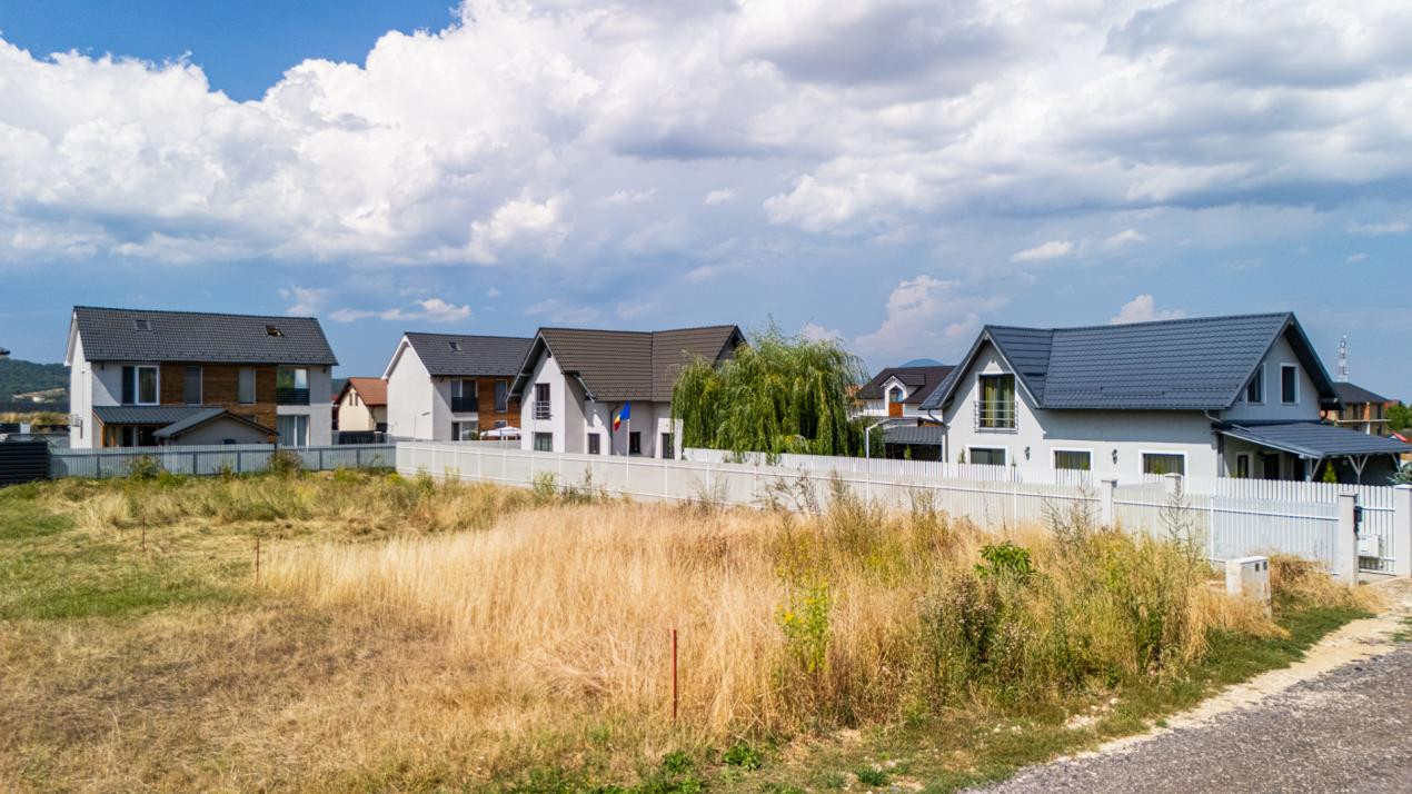 Teren intravilan 786 mp | Toate utilitățile | Studiu de fezabilitate | Râșnov