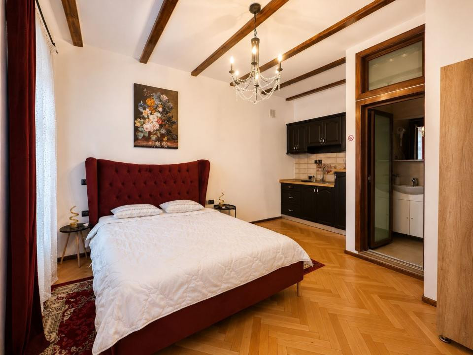 SPAȚIU CAZARE | 5 STUDIOURI | 140 MP | MOBILAT & UTILAT | CENTRUL ISTORIC