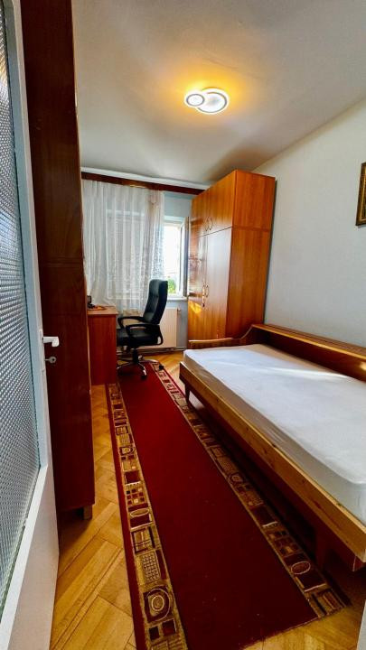 Apartament de închiriat 3 camere în Valea Aurie – preț sub nivelul pieței