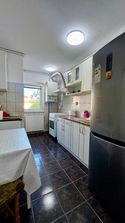 Apartament de închiriat 3 camere în Valea Aurie – preț sub nivelul pieței