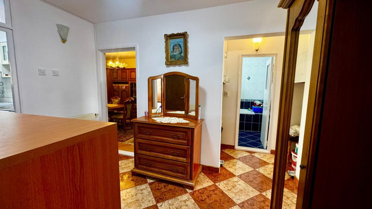Apartament de închiriat 3 camere în Valea Aurie – preț sub nivelul pieței