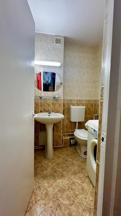 Apartament de închiriat 3 camere în Valea Aurie – preț sub nivelul pieței