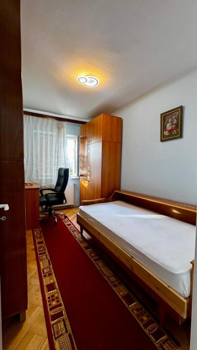 Apartament de închiriat 3 camere în Valea Aurie – preț sub nivelul pieței