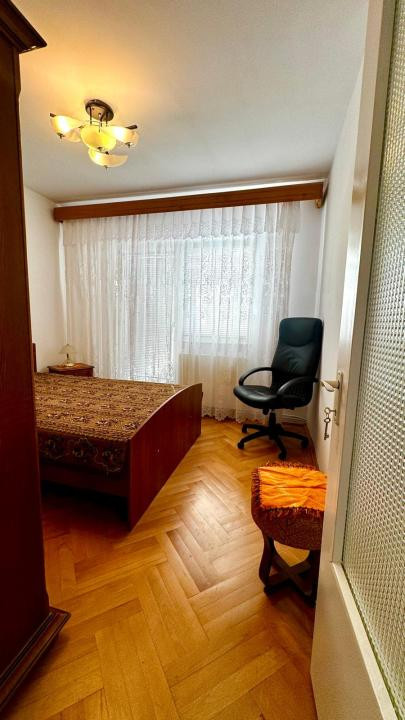Apartament de închiriat 3 camere în Valea Aurie – preț sub nivelul pieței