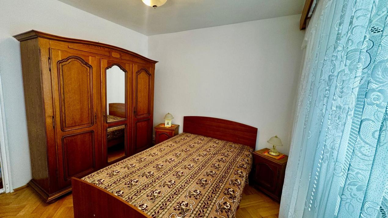 Apartament de închiriat 3 camere în Valea Aurie – preț sub nivelul pieței